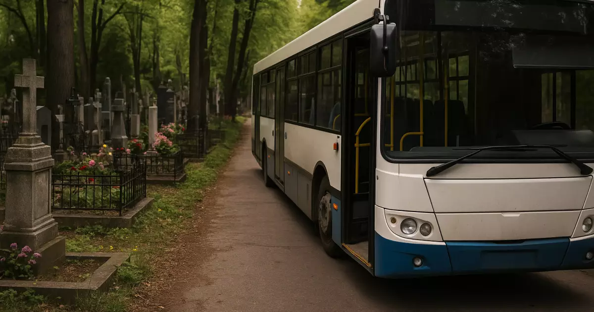 Київ запускає спецтранспорт до кладовищ — коли і як їхати