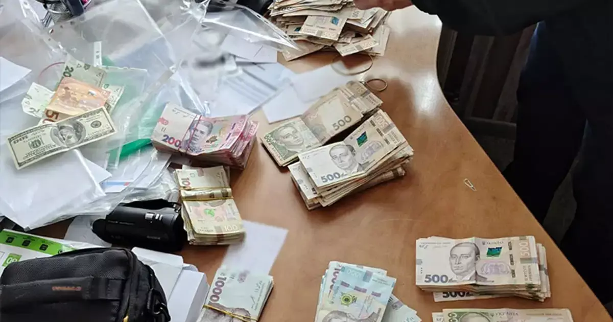 У Києві затримали "бігунків", які допомагали скласти водійський іспит