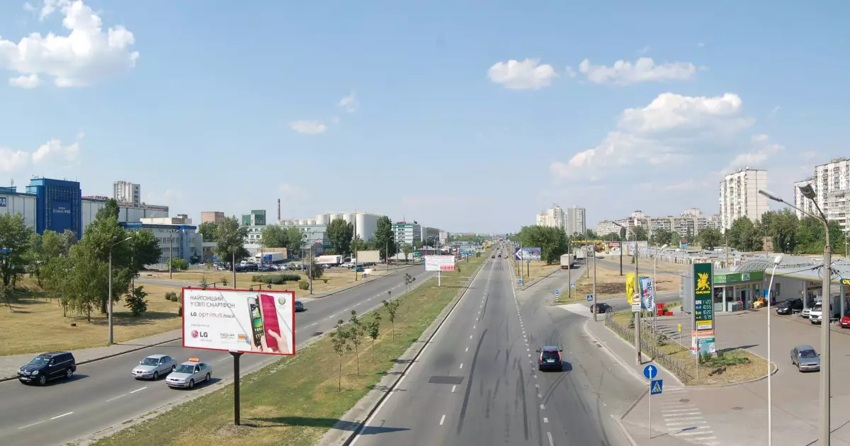 У Києві перекриють частину вул. Богатирської: як об’їхати ремонт
