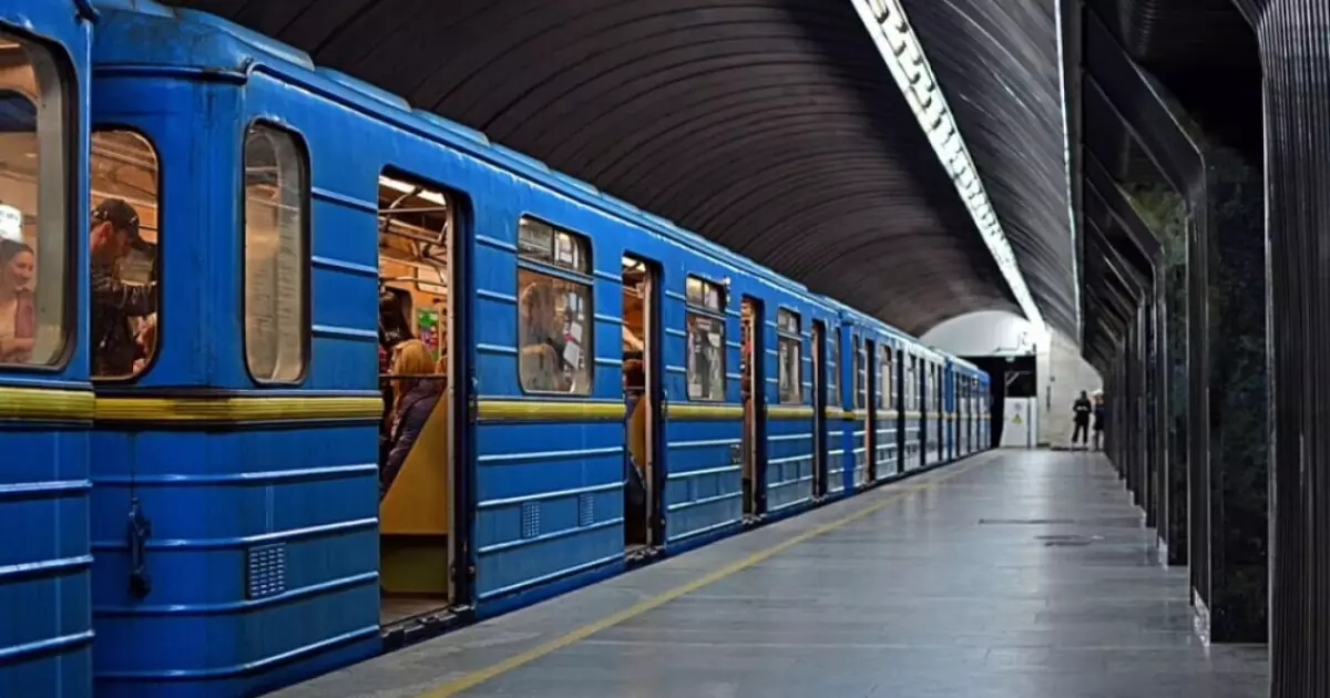 Оплата банківською картою в київському метро відновлена: що потрібно знати