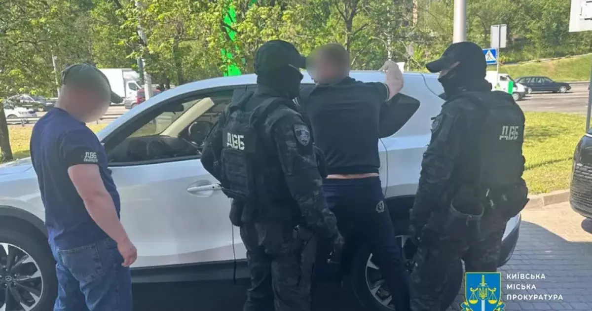 Шахрай у Києві продавав фейкові посвідчення ГУР за 5000$: деталі справи