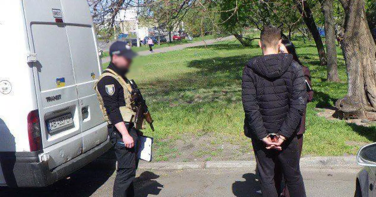 У Деснянському районі Києва затримали молодика за виготовлення та збут наркотиків