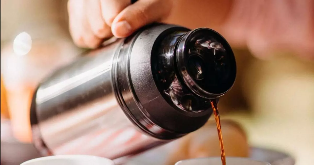 Як швидко та ефективно прибрати неприємний запах із термоса
