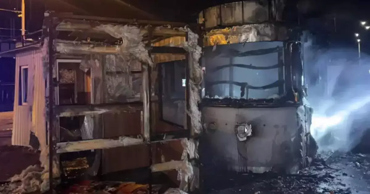 Трагедія на Вокзальній: у Києві вночі згоріли МАФи, є загиблий