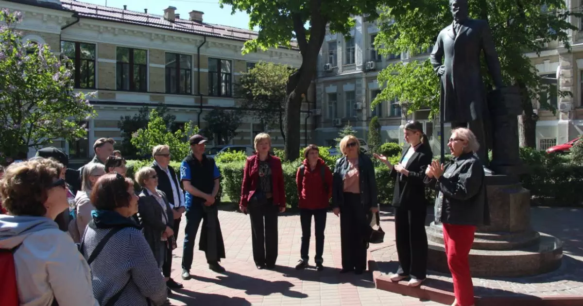 У Києві провели театралізовану екскурсію для людей із порушеннями слуху