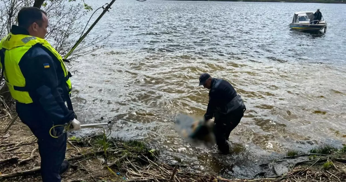 У Києві з Дніпра дістали тіло жінки: деталі трагедії біля острова Ольжин