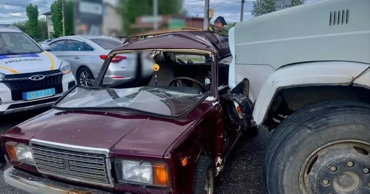 У Калинівці вантажівка протаранила ВАЗ: 74-річного водія госпіталізовано