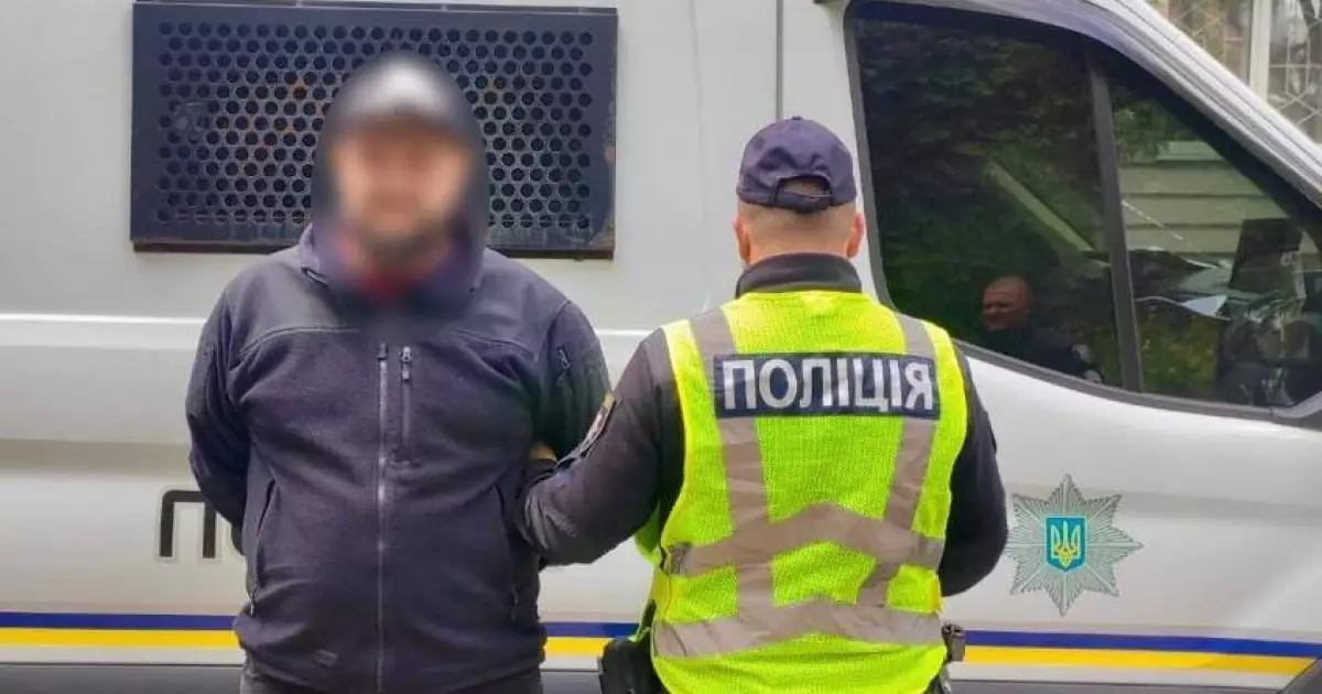 У Києві затримали чоловіка, який вкрав у жінки 300 тисяч і втік на таксі до Одеси