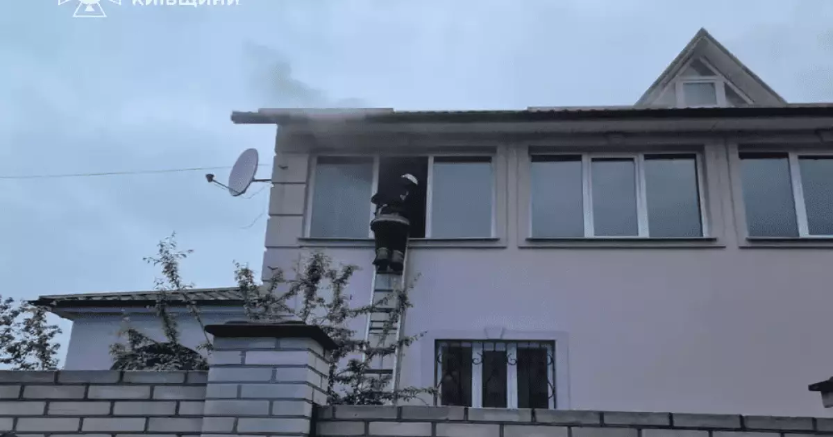 Нічна пожежа на Обухівщині: у Василькові загинув власник приватного будинку