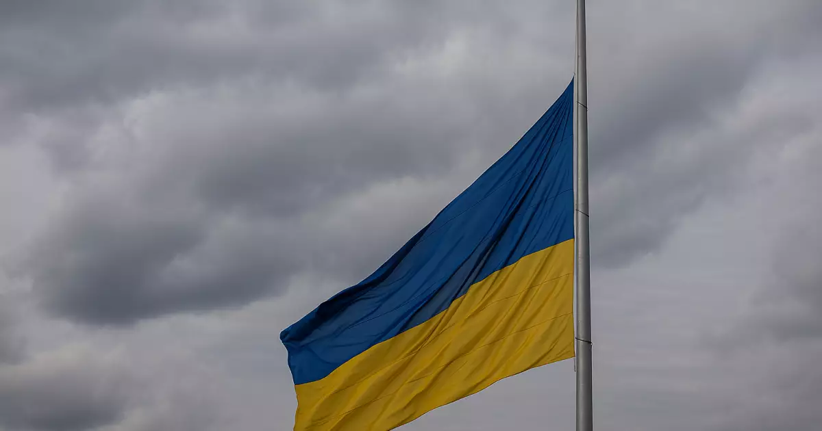 Через сильний вітер у Києві приспустять головний державний прапор