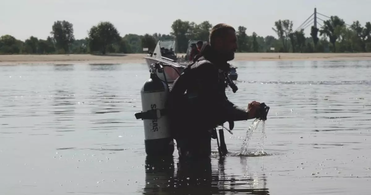 Водолази очищають київські пляжі: як забезпечують безпеку відпочинку