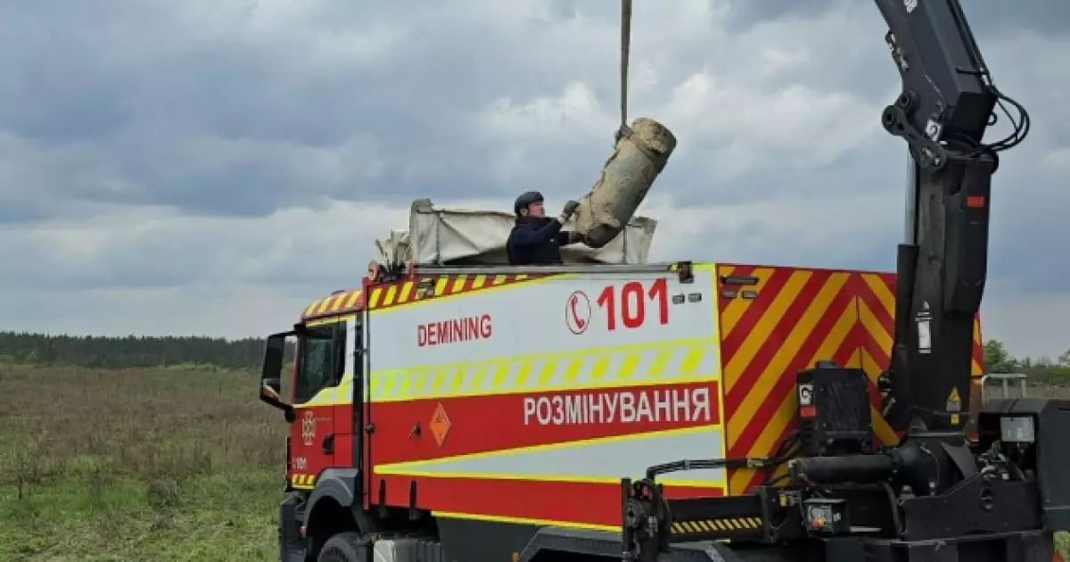 На Київщині сапери знешкодили бойову частину російської ракети Х-101