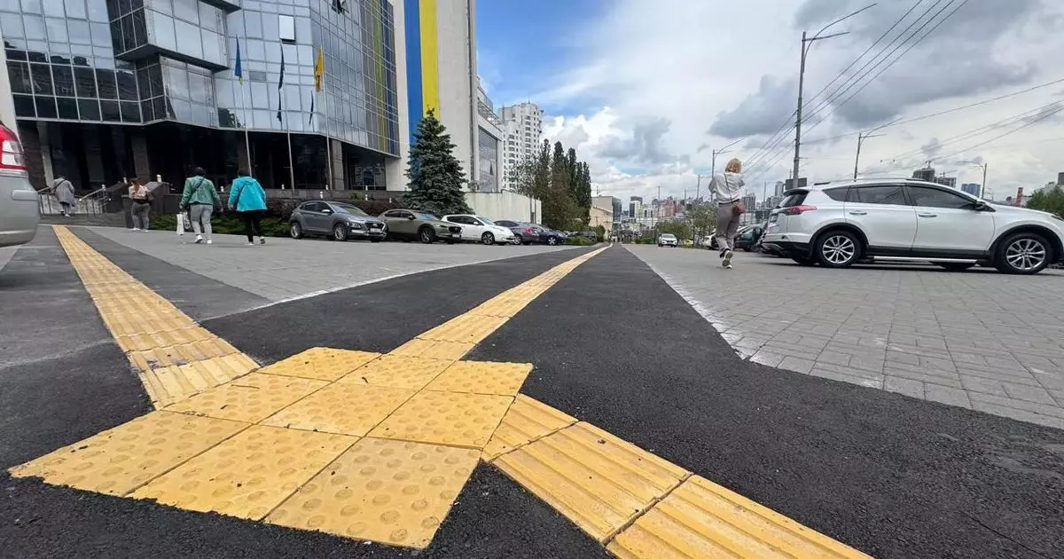 У Голосіївському районі Києва облаштували безбар'єрний підхід до ЦНАПу