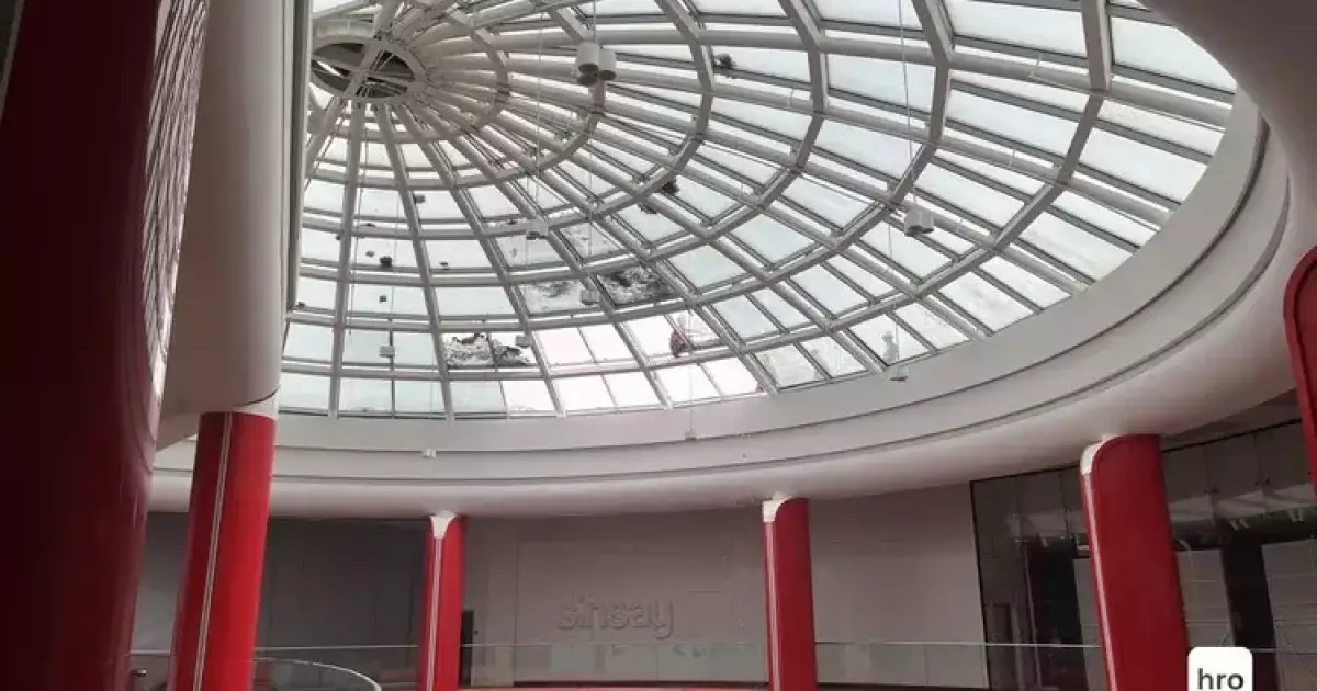 ТРЦ Blockbuster Mall у Києві постраждав під час масштабної дронової атаки
