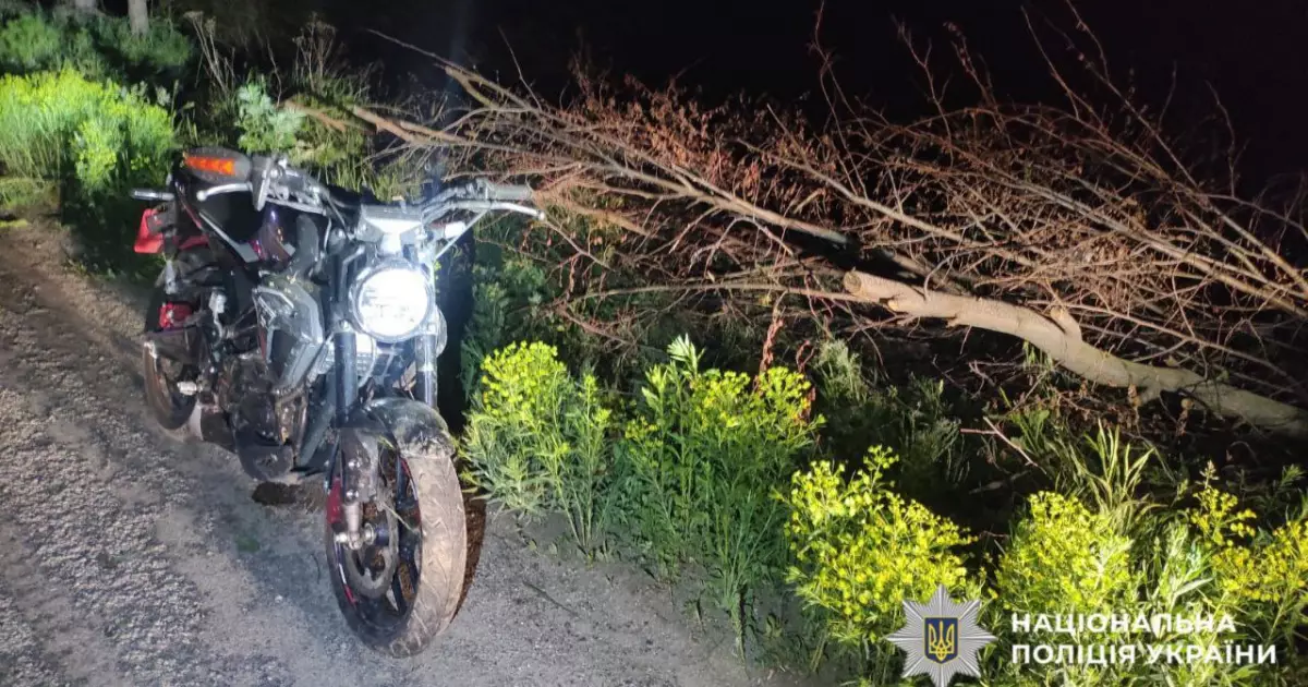 П’яний мотоцикліст протаранив пасажирку: шокуюча ДТП під Києвом
