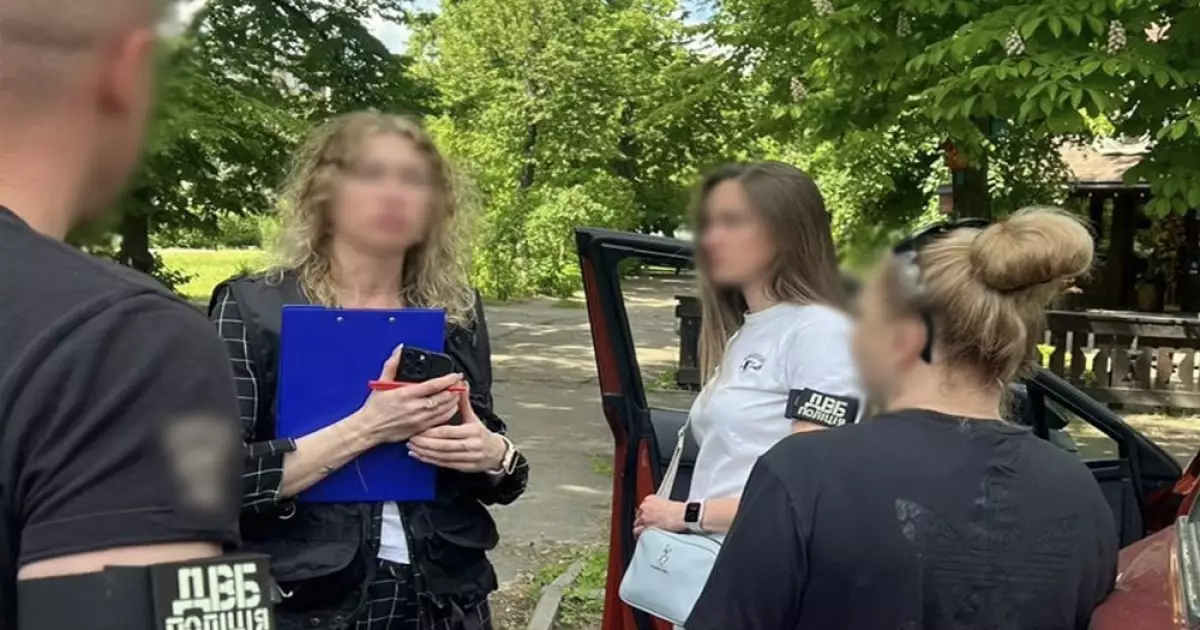 У Києві затримали шахрайку, яка обіцяла послуги з ухилення від мобілізації за 4000 доларів