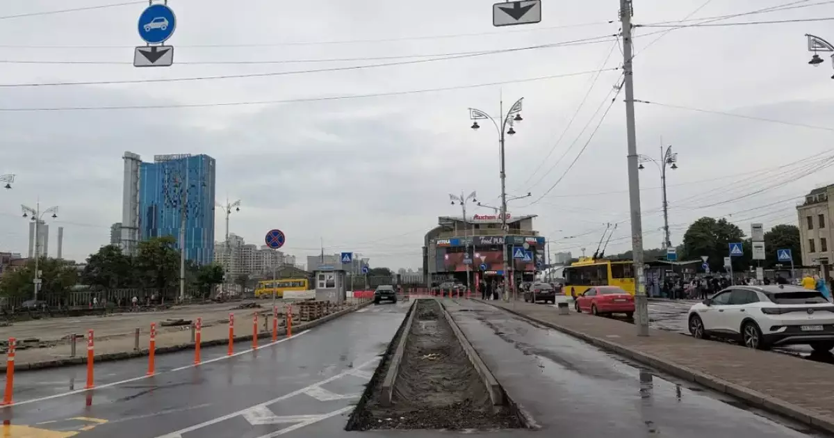 Нові зміни на Вокзальній площі: антипаркувальний острівець в зоні Kiss&Ride