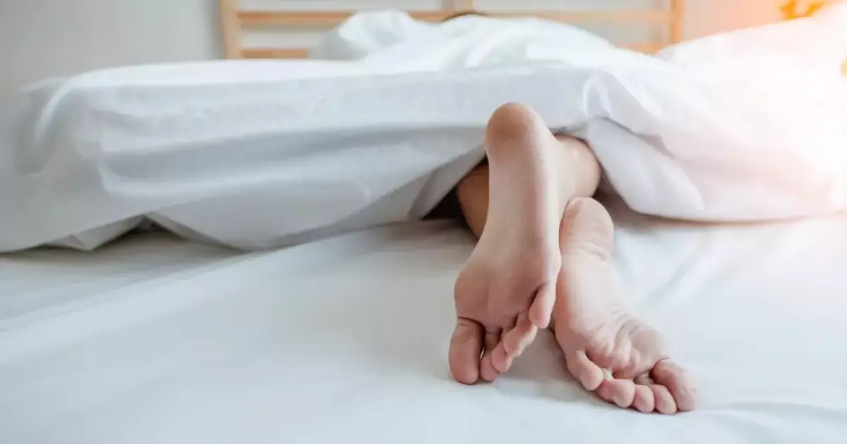 Забудьте про піжами: 5 причин, чому спати голим корисно для здоров'я та краси