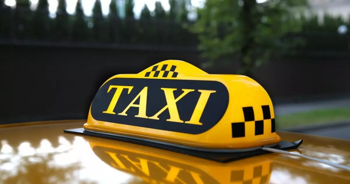 У Києві водій таксі з дитиною в салоні влаштував ДТП, тікаючи від поліції