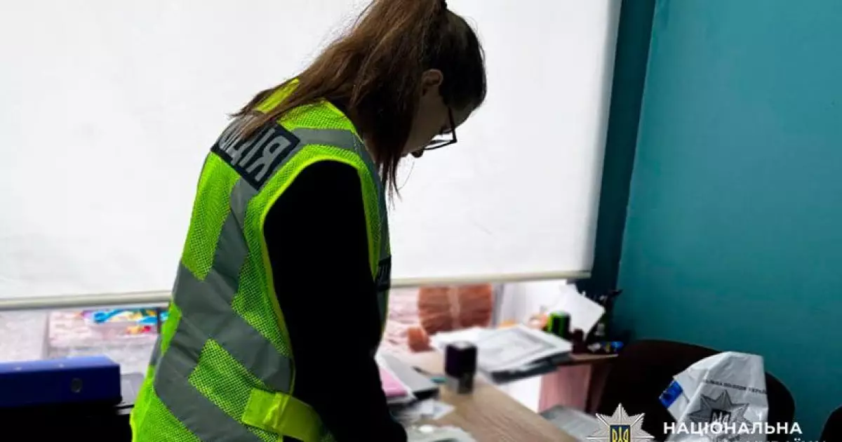 Скандал у дитсадку Києва: малюк впав зі сходів