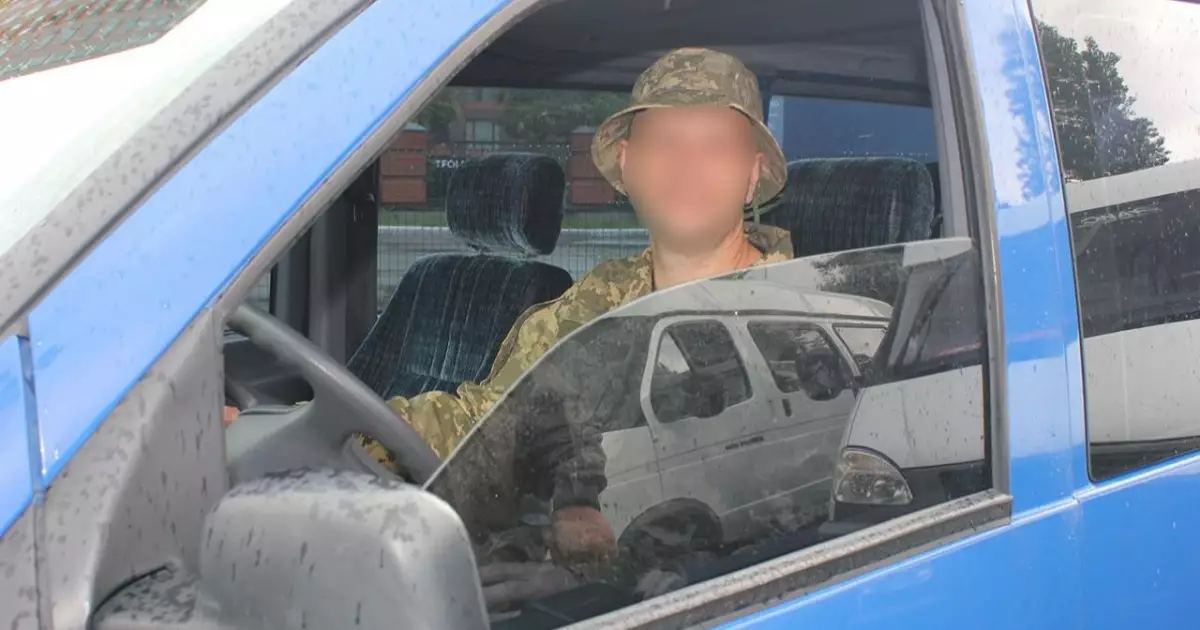 Київська митниця передала ЗСУ 10 автівок для оборони
