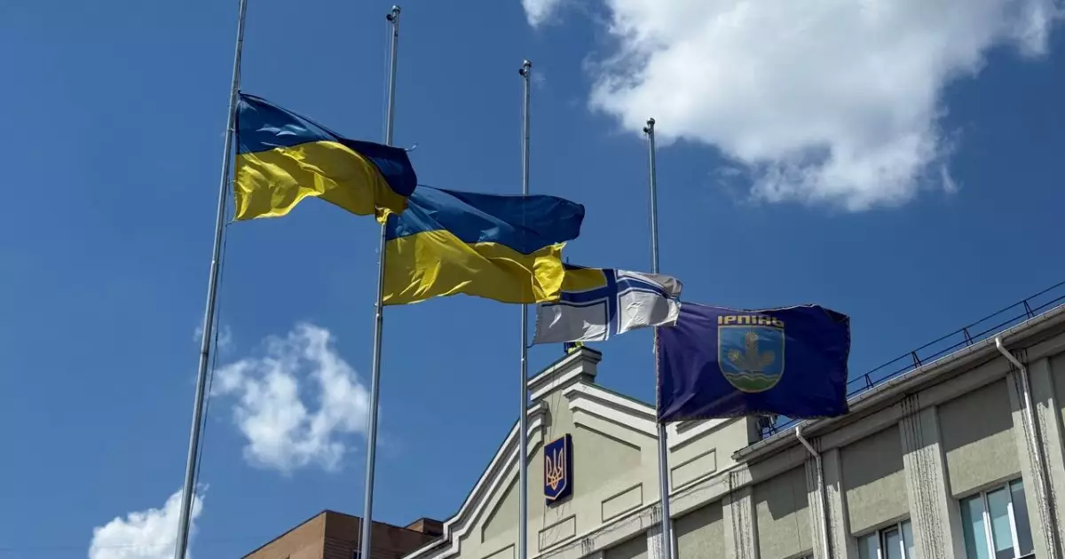 Ірпінь у жалобі: місто приспустило прапори через трагедію в Сумах