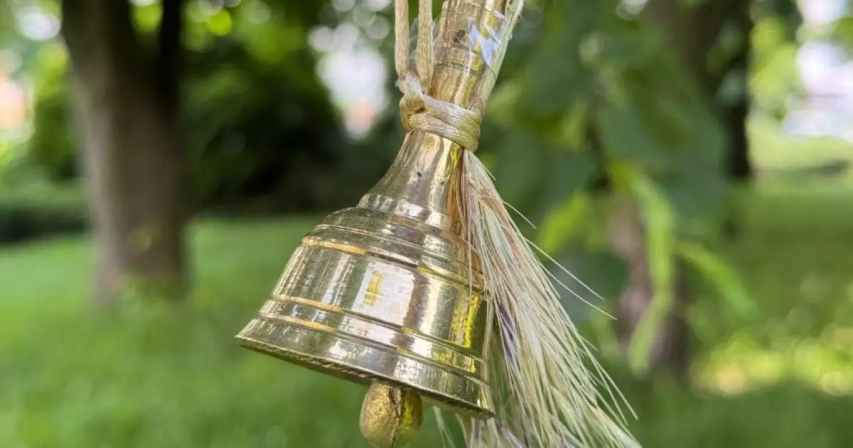 Дзвіночки на деревах Києва: пам’ять про вбитих дітей війни