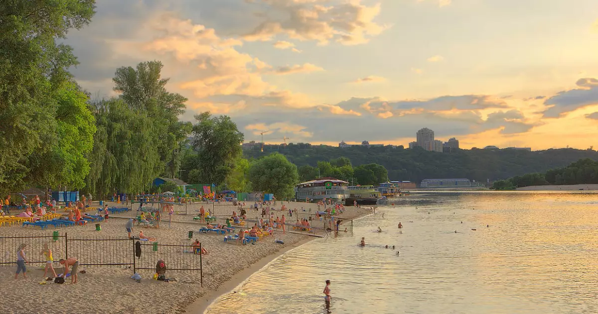 Де в Києві безпечно купатися: оновлений список пляжів 2025