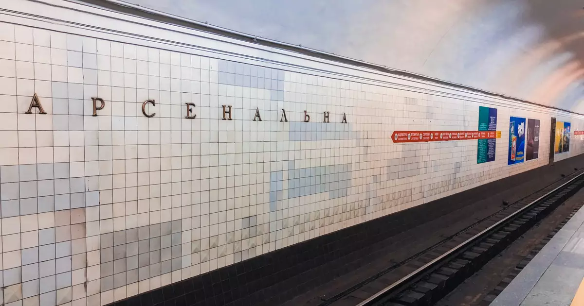 Смерть біля метро "Арсенальна": труп на лавці в центрі Києва