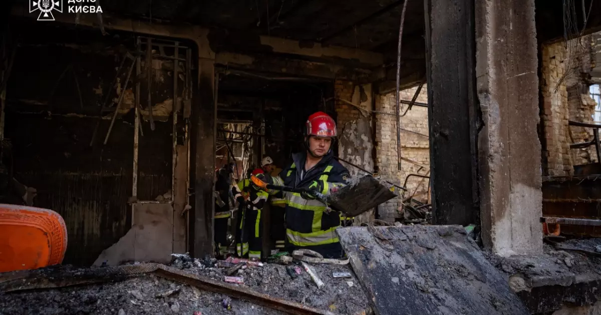 Рятувальники Києва здійснили понад 150 виїздів за тиждень під час обстрілів і пожеж