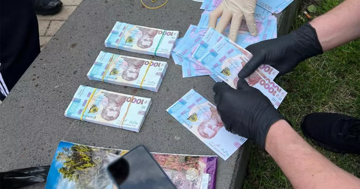 У столиці Нацполіція затримала зловмисника, який обіцяв звільнити чоловіка з в'язниці