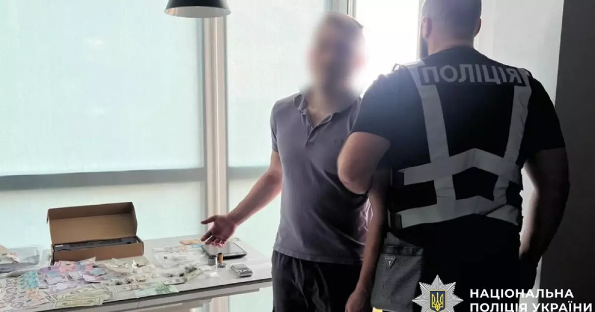 Наркобізнес на пів мільйона: у Києві затримано двох зловмисників з наркотиками
