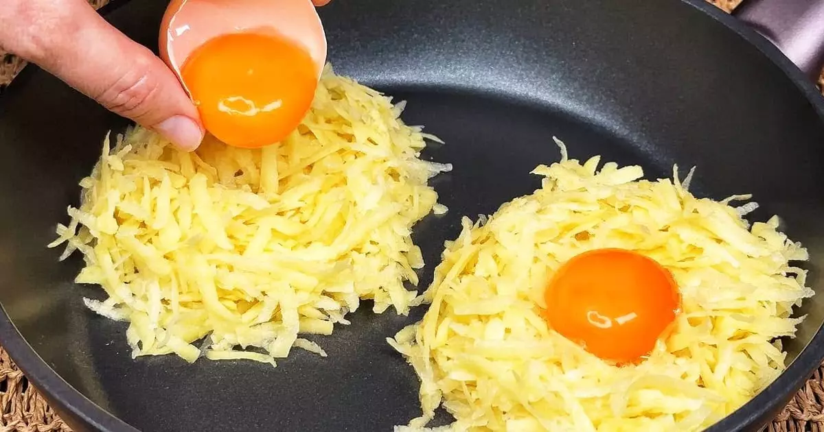 Ви будете готувати це щодня! Простий картопляний корж з яйцем, що підірве ваші смакові рецептори!