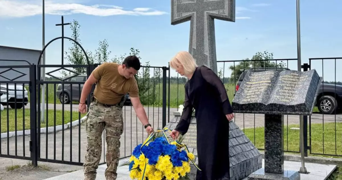 В Чабанах вшанували пам'ять героїв- встановлено новий меморіальний хрест