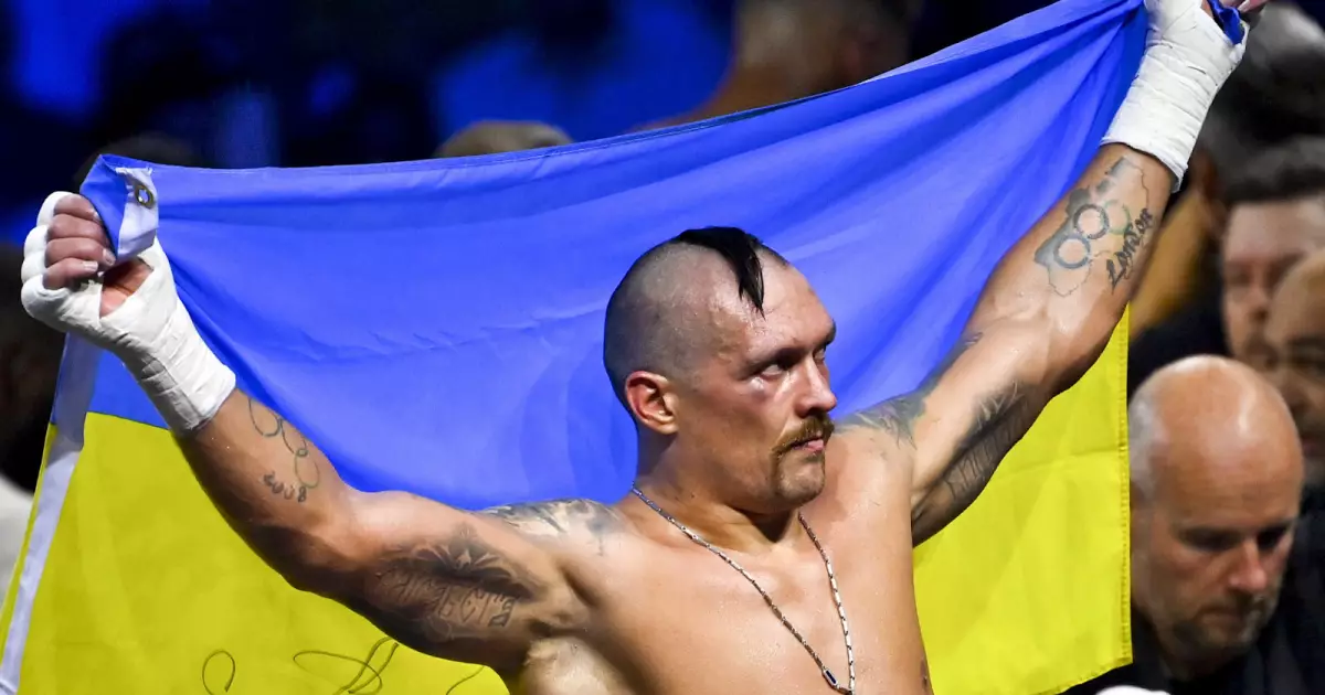 Усик розповів, хто з важковаговиків зміг би зупинити Тайсона