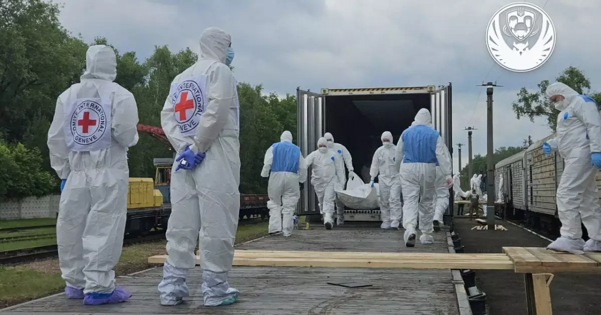 Повернули героїв додому: Україна повернула тіла 1200 захисників