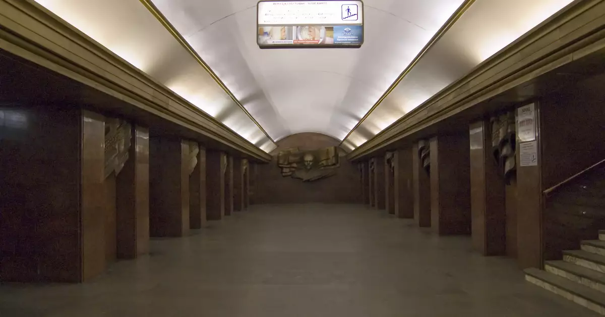 Станція метро “Театральна” зачинена: що потрібно знати киянам