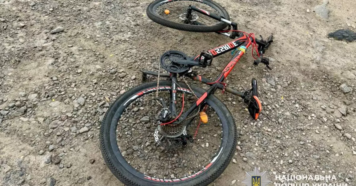 Водій збив 10-річного велосипедиста на Київщині: хлопчик у лікарні