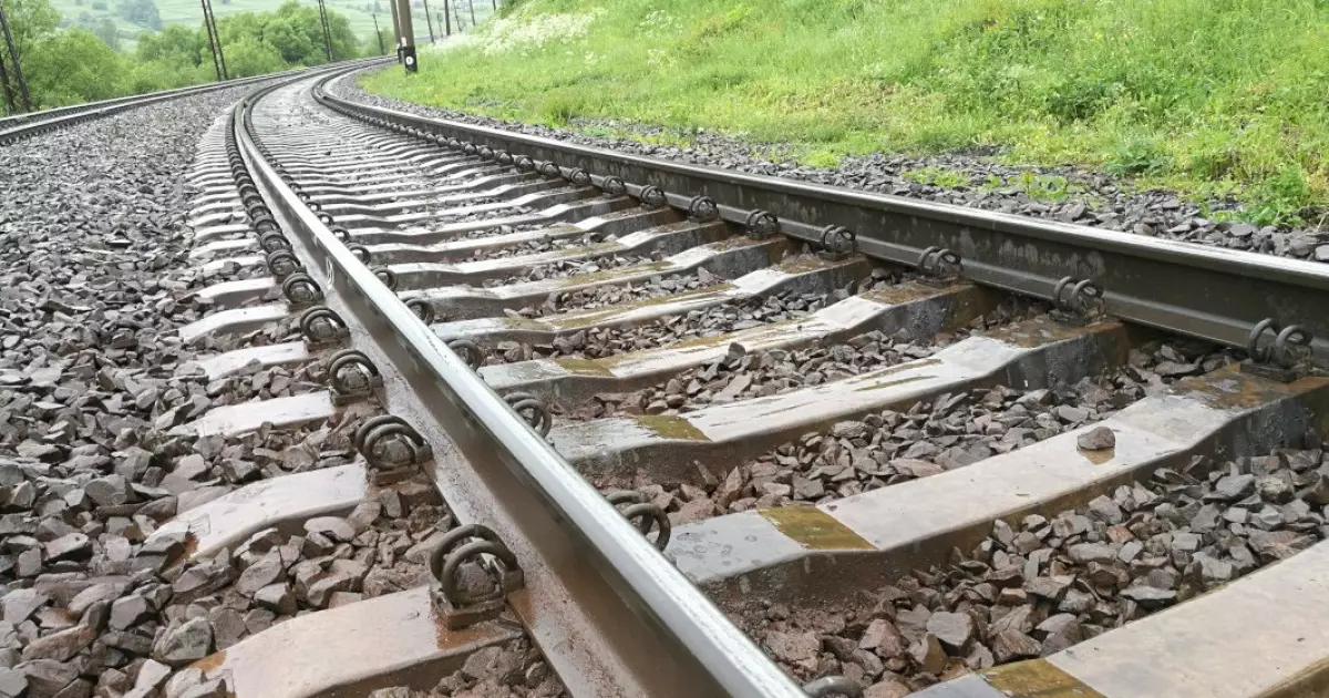 У Києві пошкоджено залізницю внаслідок ракетної атаки РФ