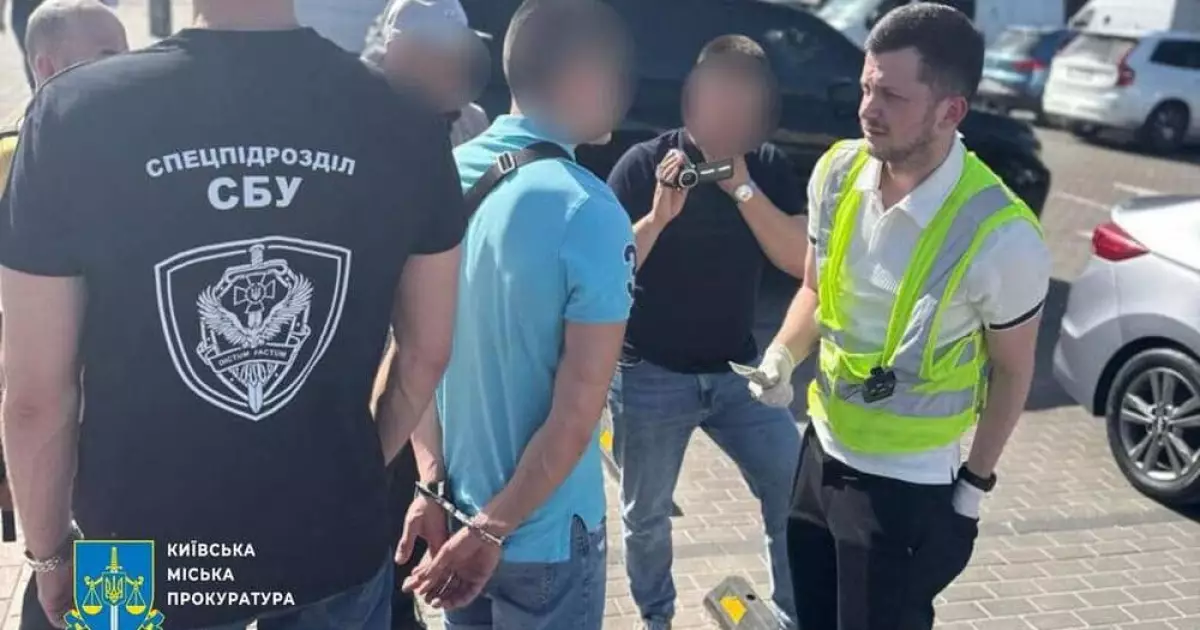 Футбольне поле замість пустиря: як у Києві посадовець КМДА вимагав хабар