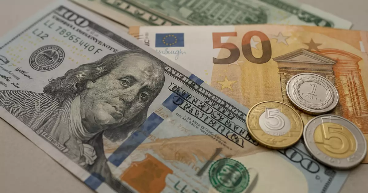 Курс валют на 19 червня: скільки коштуватимуть долар, євро і злотий