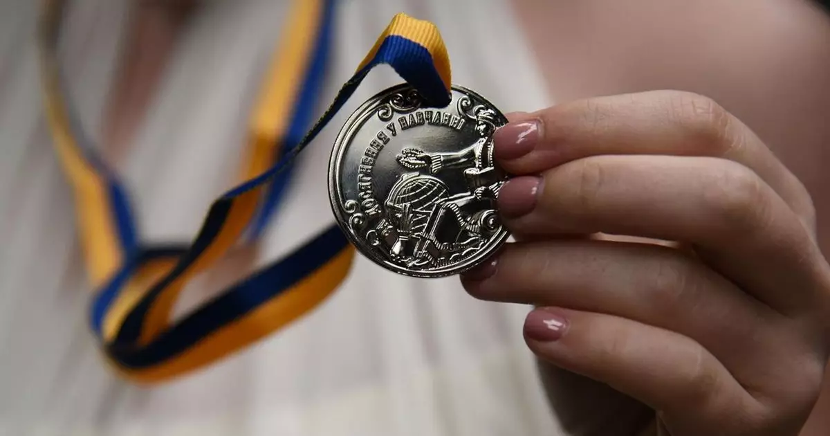 Буча має ким пишатися: понад півсотні випускників — з відзнакою