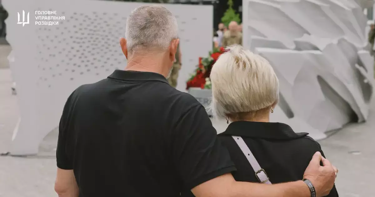 Меморіал, що бачить крізь час: у Києві відкрили унікальну пам’ятку воєнним розвідникам