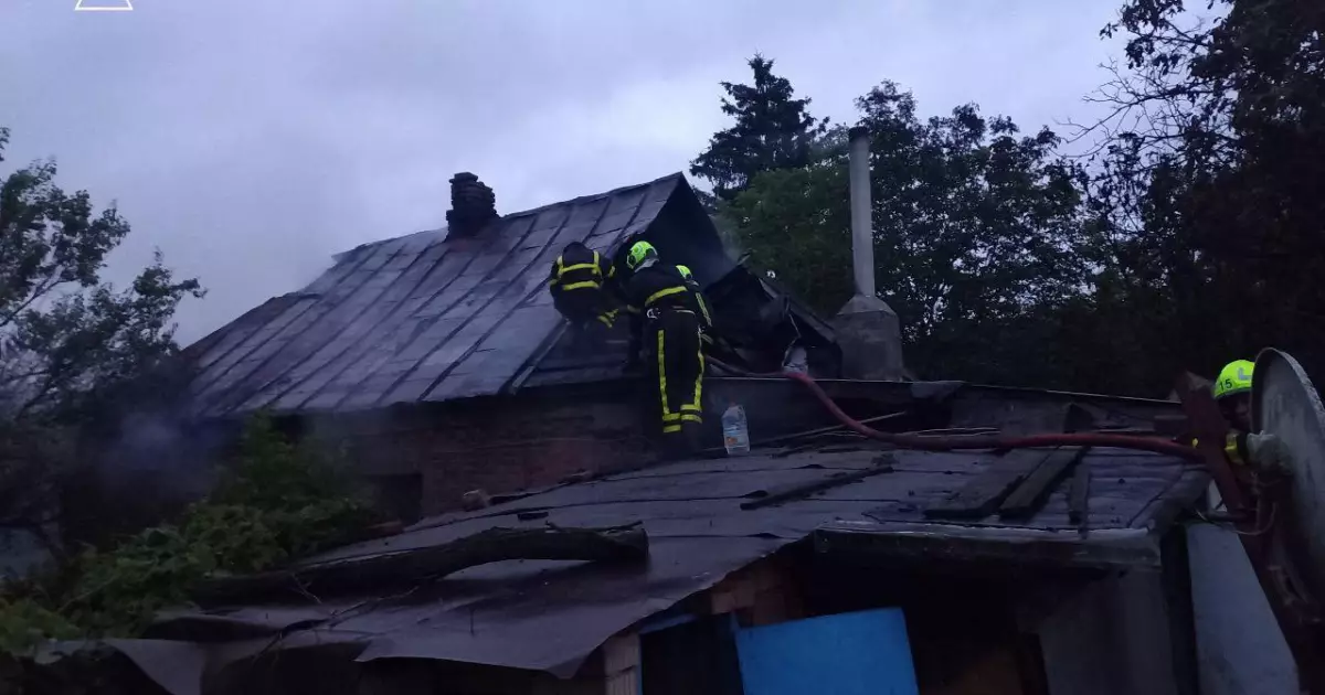 Трагедія у Києві: чоловік згорів у власному будинку серед ночі