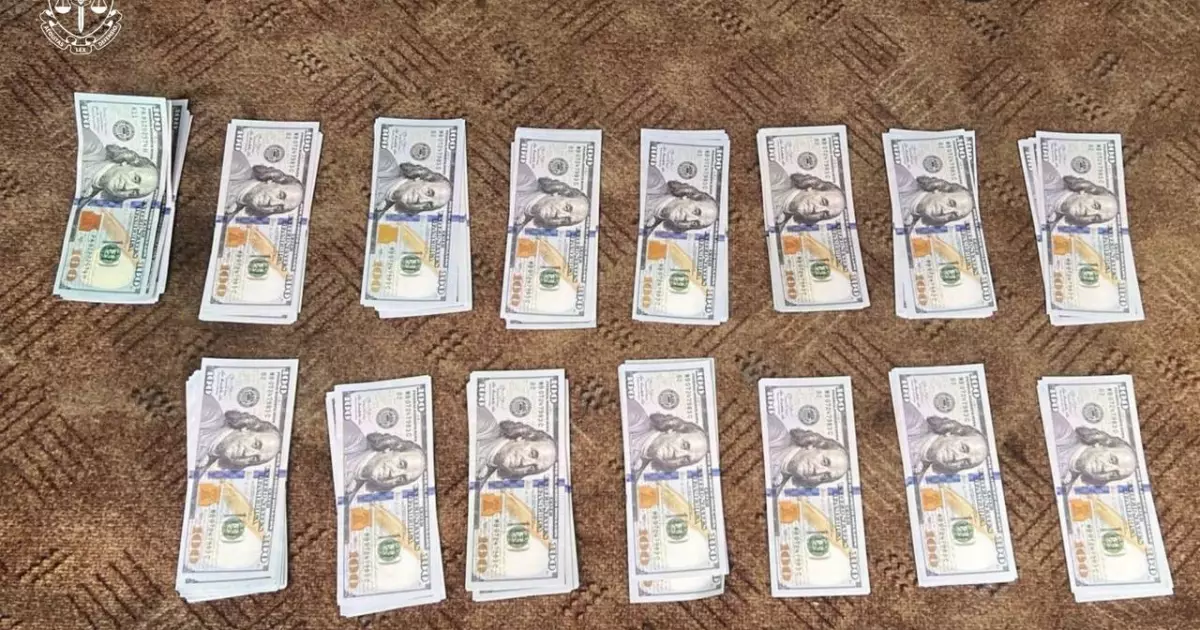 Директор комунального закладу взяв 15 тисяч доларів за «відмазку» від армії!