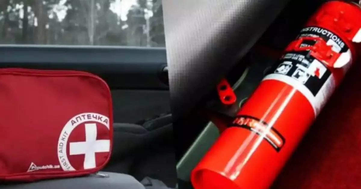 Не попадайте на штрафи! 10 речей, які повинні бути в вашому авто!