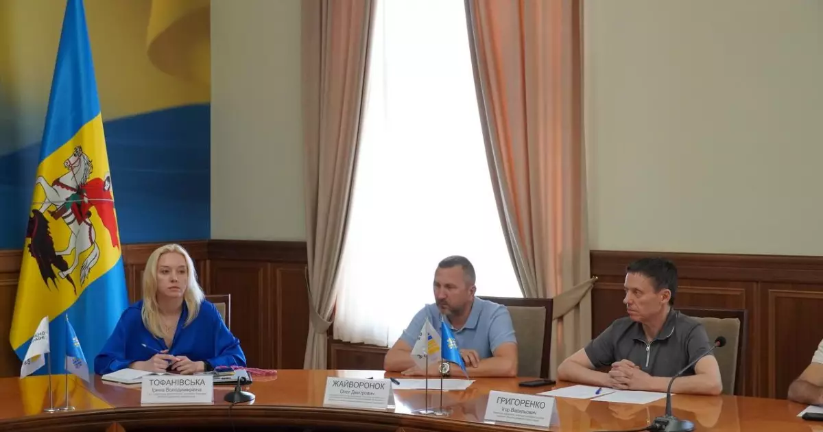 Влада та бізнес обговорили руйнування доріг через перевантаження транспорту