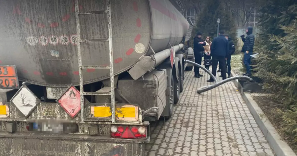 У Київській області виявили потужний нелегальний завод з виробництва бензину!