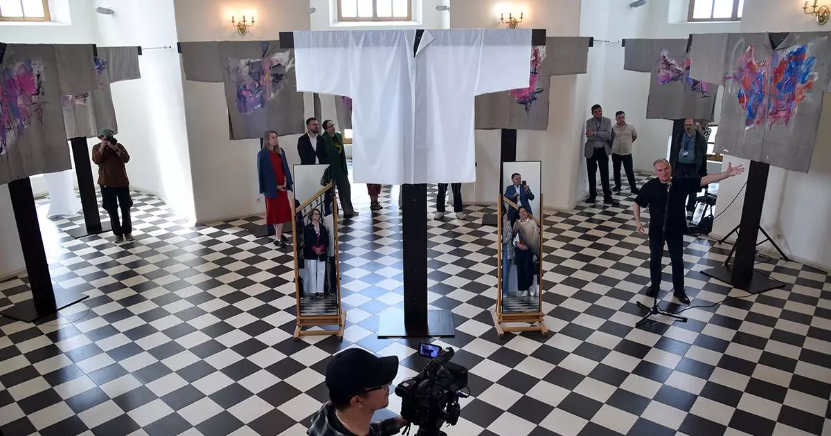 «Тиші та болю»: У Лаврі відкрили міжнародну виставку, яка змусить задуматися