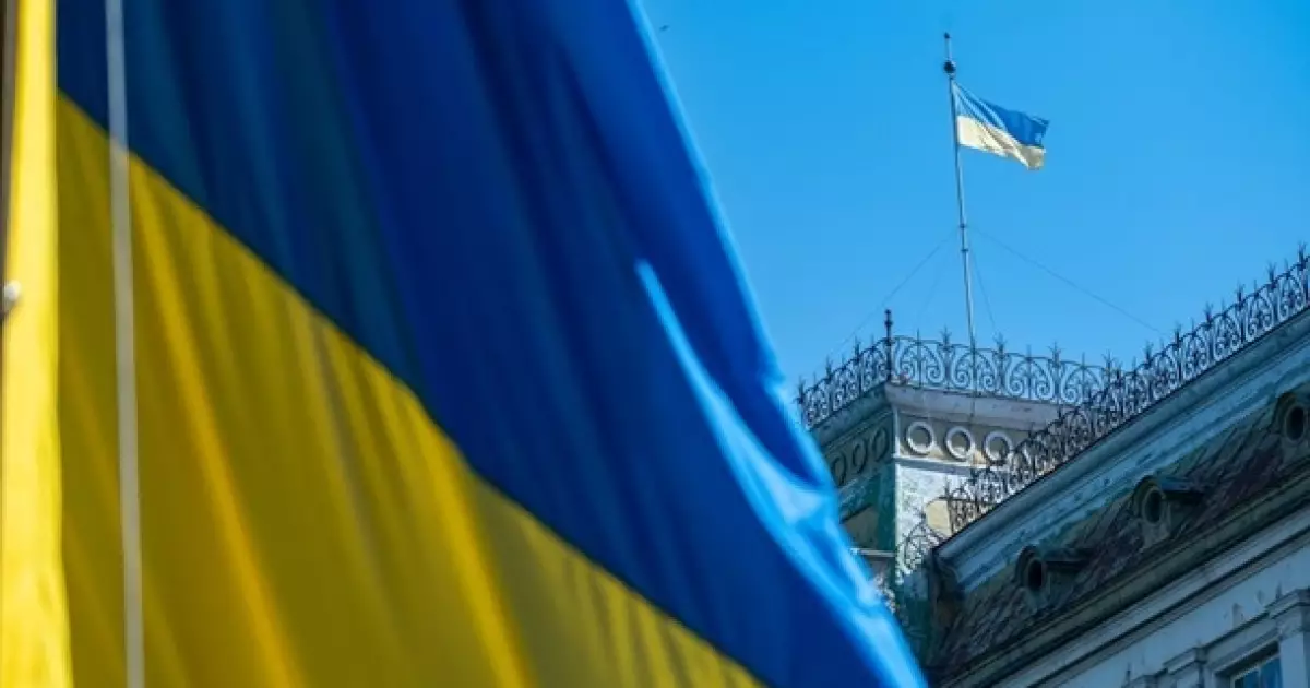 "Що стоїть за Конституцією України: важливе свято, яке формує майбутнє!"